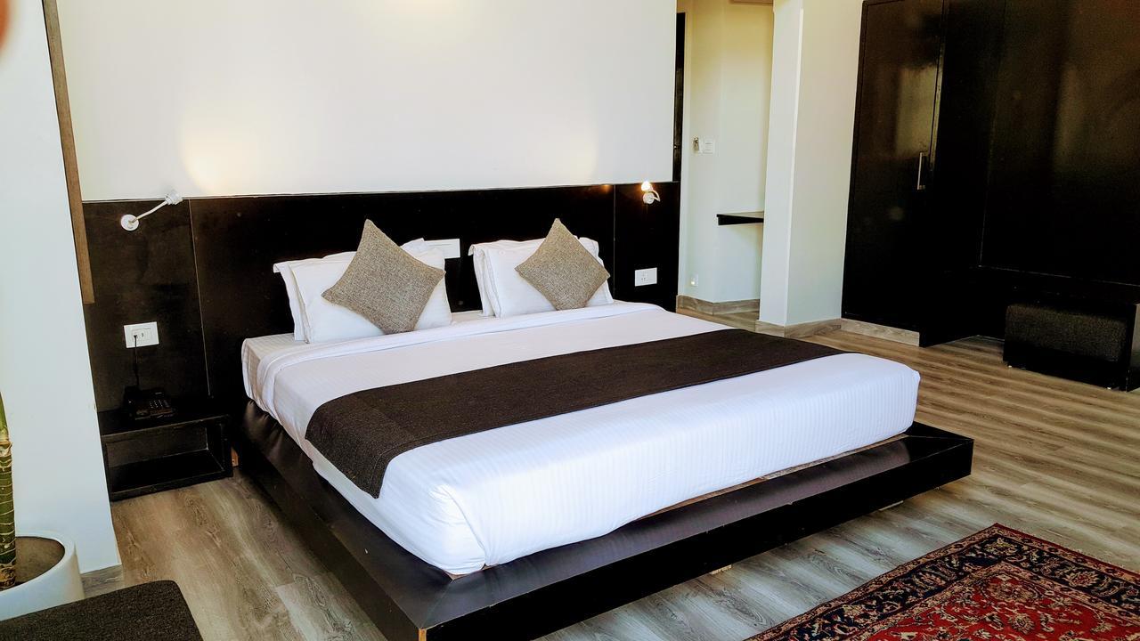 The Saneer Jaipur Hotel Екстериор снимка