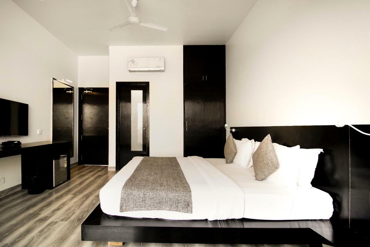 The Saneer Jaipur Hotel Екстериор снимка